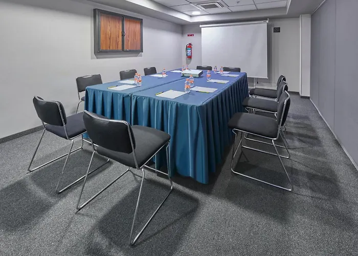 Hotel Express By Marriott Ciudad De Plaza 3*