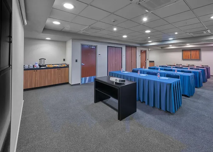Hotel Express By Marriott Ciudad De Plaza