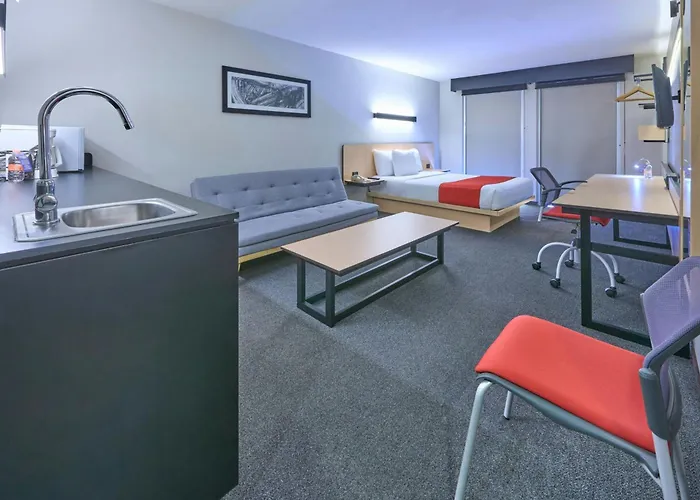 Hotel Express By Marriott Ciudad De Plaza 3*