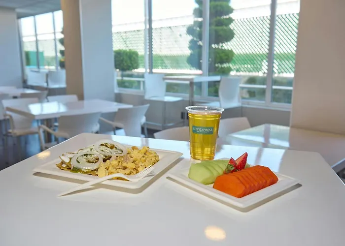 Hotel Express By Marriott Ciudad De Plaza 3*