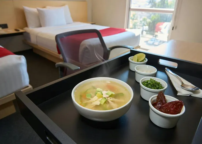 Hotel Express By Marriott Ciudad De Plaza 3*