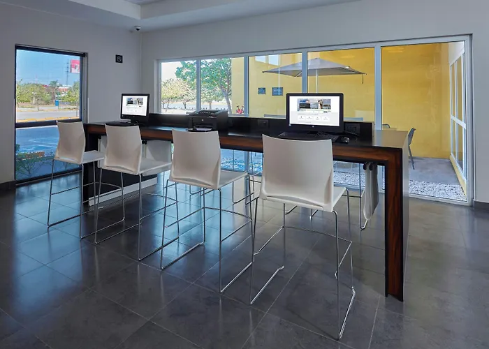 ホテル Express By Marriott Ciudad De Plaza